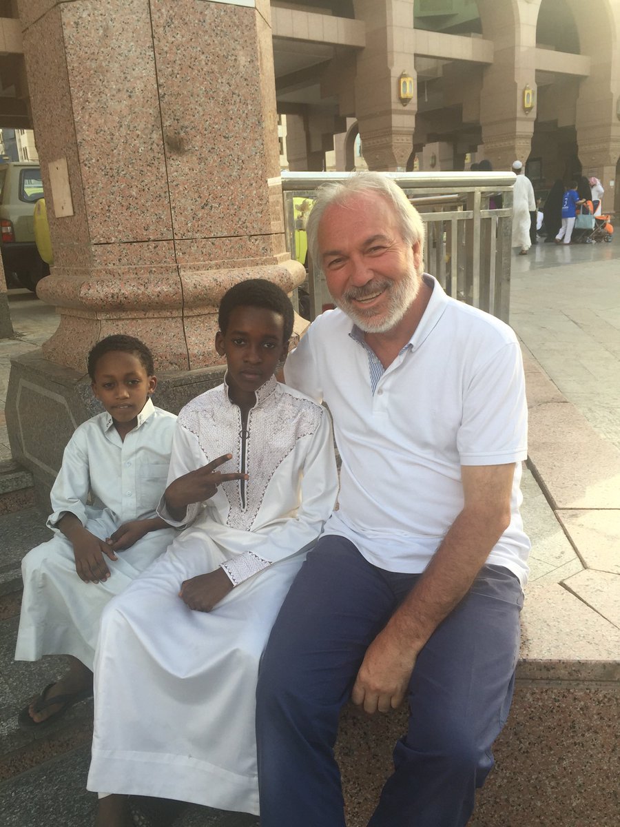 Ne olursan ol, göründüğün kadarsın. 
Nasıl görünürsen görün,
karşındakinin seni gördüğü kadarsın..

                               Hz.Mevlâna

Cuma’nın hayrı ve bereketi üzerinize olsun. 
Selam ve Dua ile…