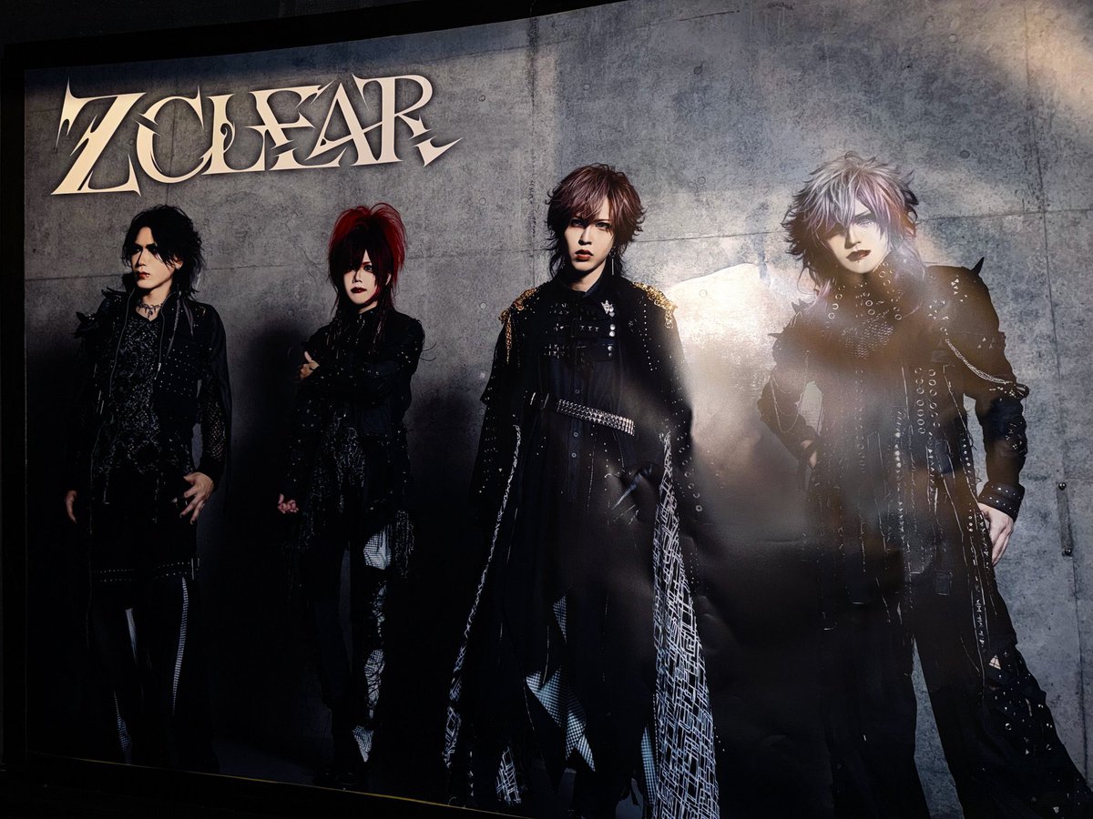 大地の裂け目 4枚セット 日本語 BlackHoleありがとう🏴 入り口扉の横に貼ってあるぶちデカポスターのZ