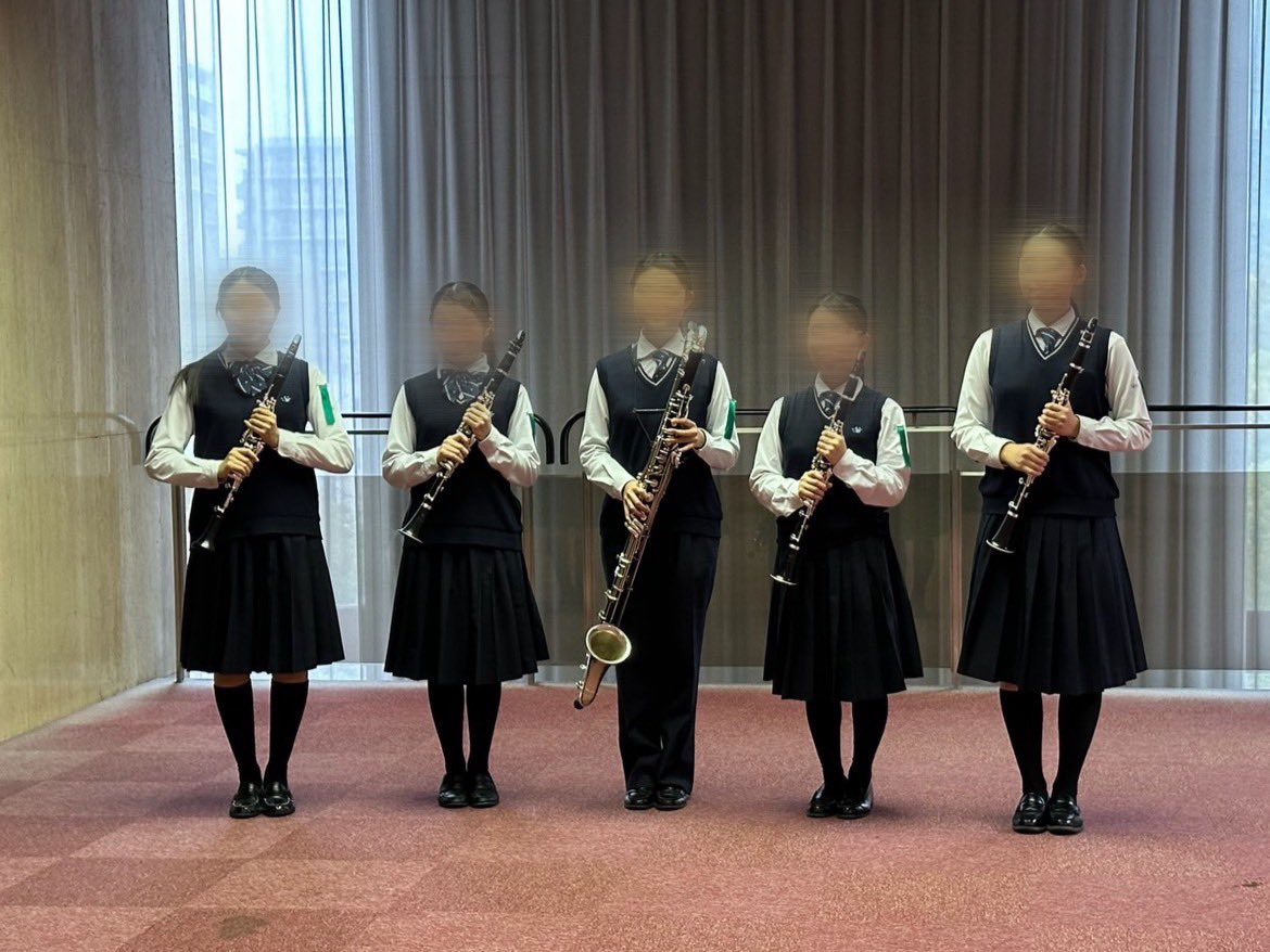 MEINANWIND's tweet photo. 12/25(木)に日本特殊陶業市民会館フォレストホールにて開催されたアンサンブルコンテスト名古屋地区大会に出場しました！
〇クラリネット五重奏：金賞・代表
   「カレイドスコープ」
〇フルート四重奏：金賞・代表
   「夏山の一日  I.Ⅱ.IV楽章」
〇打楽器6重奏：銀賞
   「カプリス」 https://t.co/xhEqsBoVdV