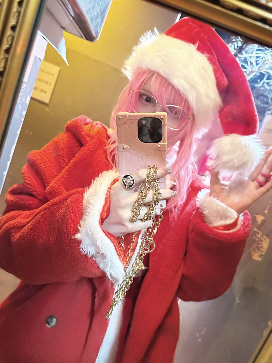 trembling_bambi's tweet photo. ｛…A Very Merry Christmas~。 https://t.co/aaKbUtepJS