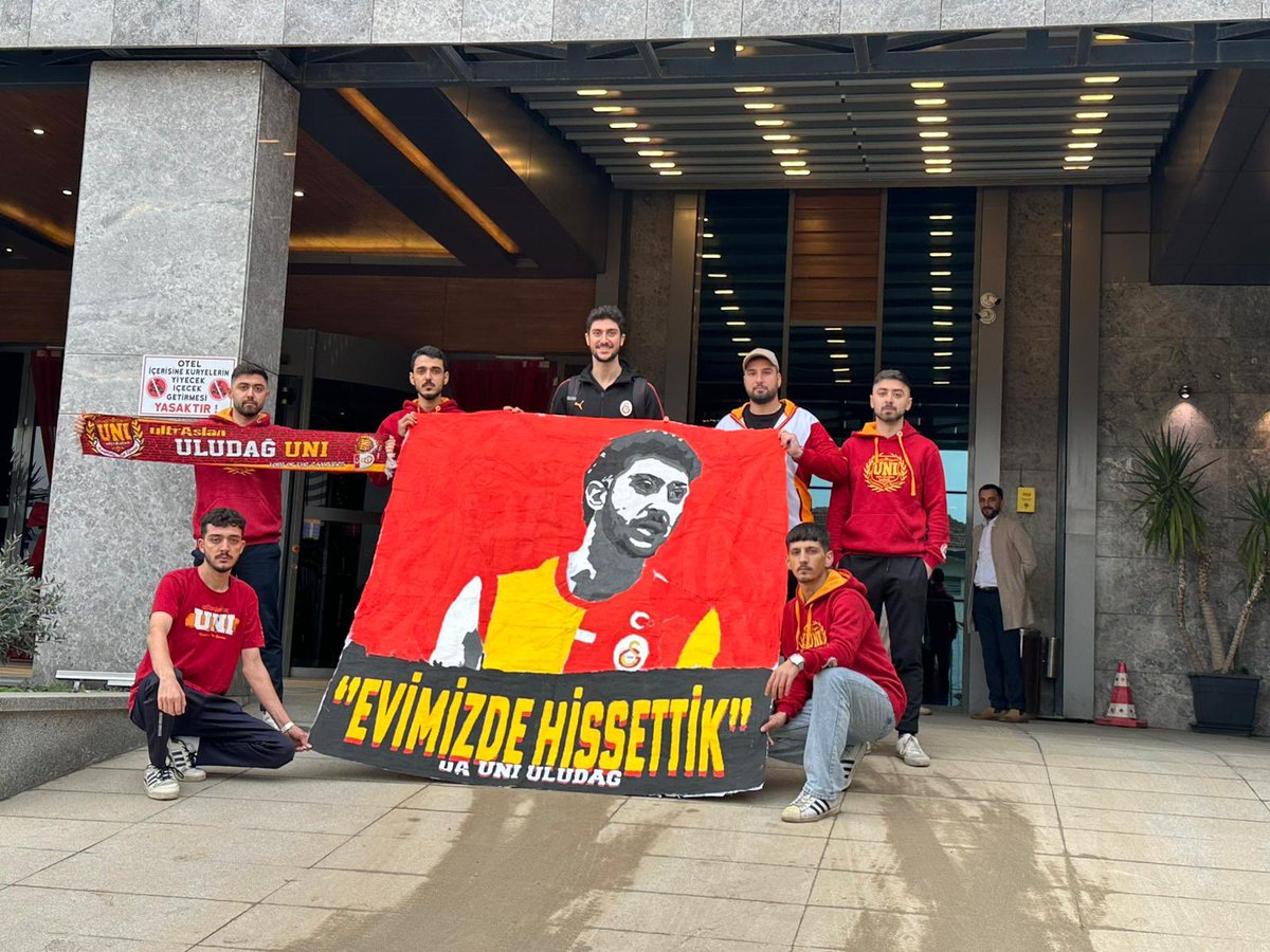 EVİMİZDE HİSSETTİK!

Yarın Bursa’da oynanacak karşılaşma öncesi Erkek Voleybol takımımızı kalacakları otelde ziyaret ettik. 
📍Bursa #ultrAslanUNI