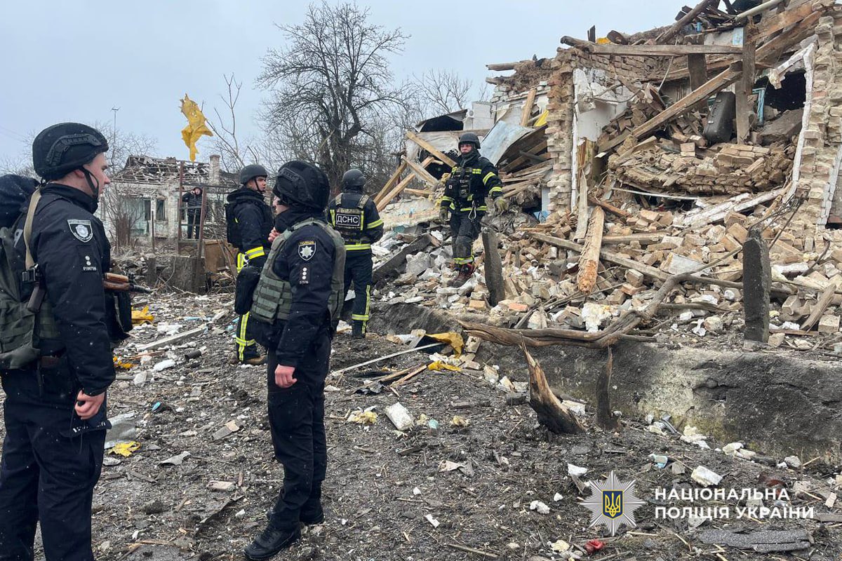 ukraine_world's tweet photo. Today, #Russia struck #Uman, a city in the Cherkasy Oblast.
As of now, it is known that six people have been wounded, including two children. https://t.co/g3P1C550rJ