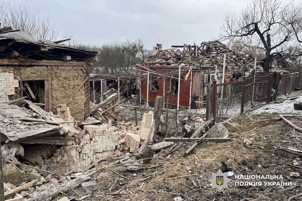 ukraine_world's tweet photo. Today, #Russia struck #Uman, a city in the Cherkasy Oblast.
As of now, it is known that six people have been wounded, including two children. https://t.co/g3P1C550rJ