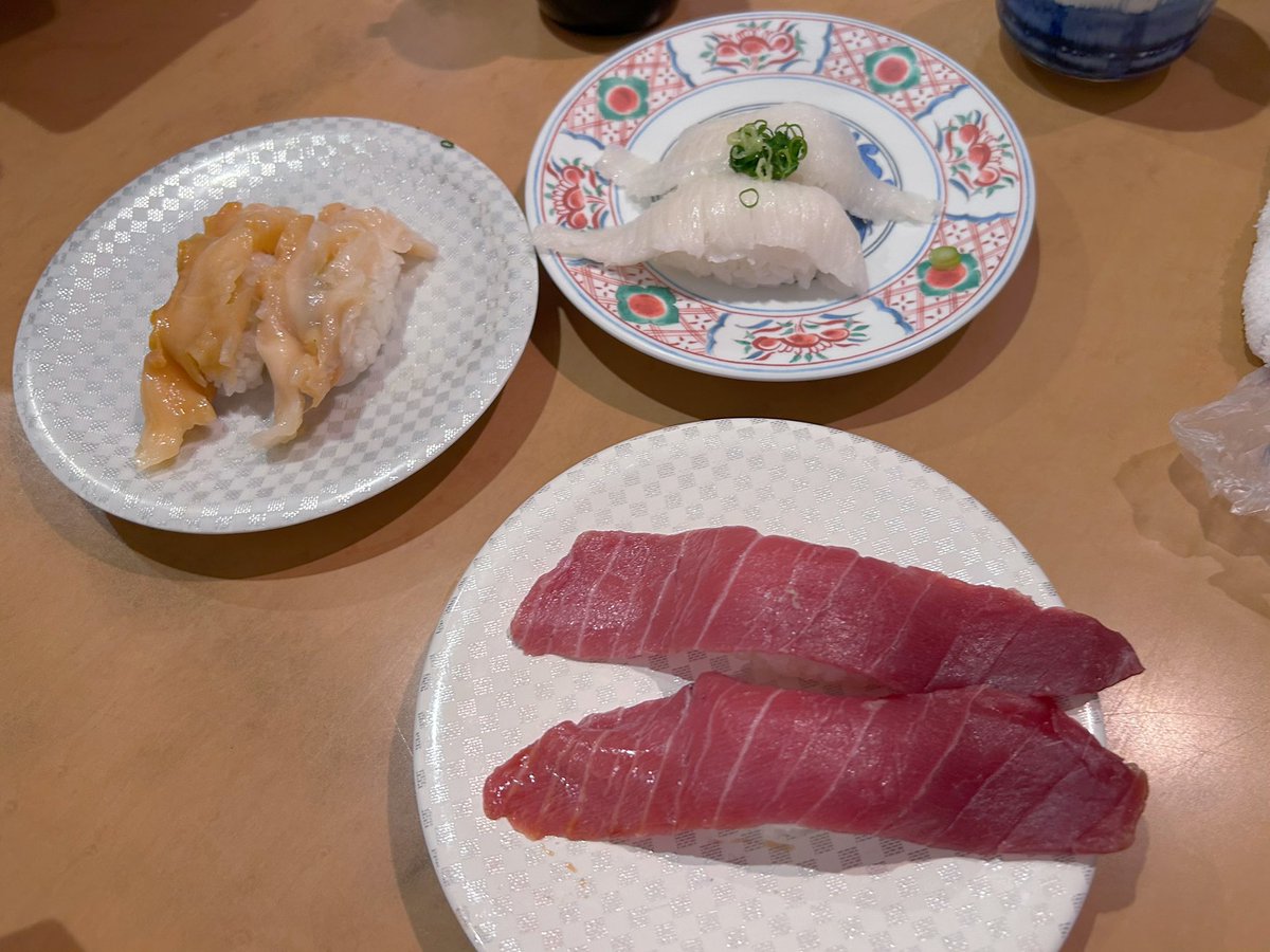 o2ksss's tweet photo. 今回は時間ない中美味しいお寿司を食べられて満足
特に食べたかった白子とつぶ貝はいっぱい頼んだ（最後の一枚だけすし哲です） https://t.co/T6MjyK5enn