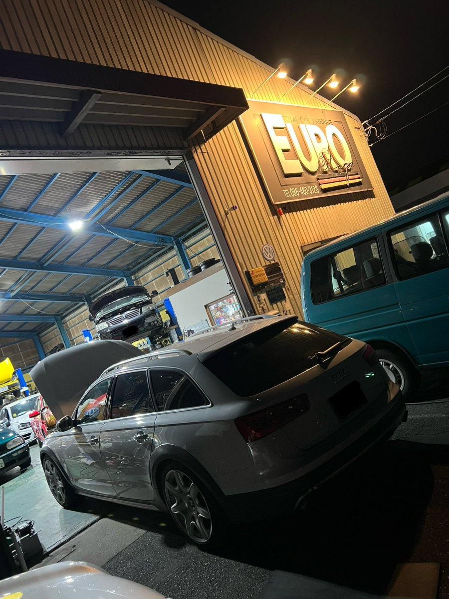 EUROStageTsune's tweet photo. アウディA6allroadのお客様がオイル、エレメント交換でご来店です!!
いつ見ても白のオールロードにベントレーホイールは優雅でベストマッチですね🤤
いつもありがとうございます!
#EUROStage #VW #Audi #A6 #allroad #岡山県 #倉敷市 #オイル交換 https://t.co/Z6YYH4IDyG