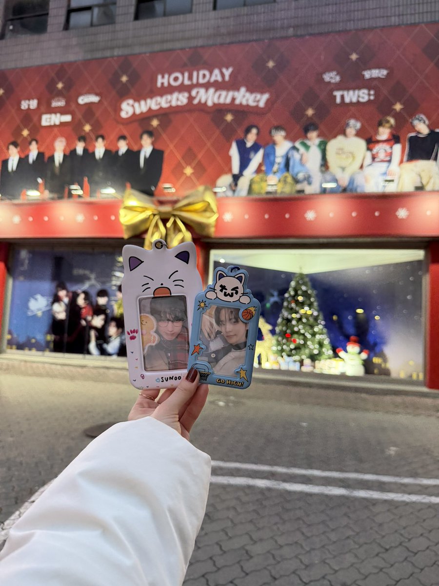 masuu_2kss's tweet photo. ENHYPEN×TWS
大好きな2グループのコラボPOPUP
幸せ空間だった🥺🎄
#스위트홀리데이 #sweetholiday
#sweetsmarket #ENHYPEN #TWS https://t.co/uemBljC9SL