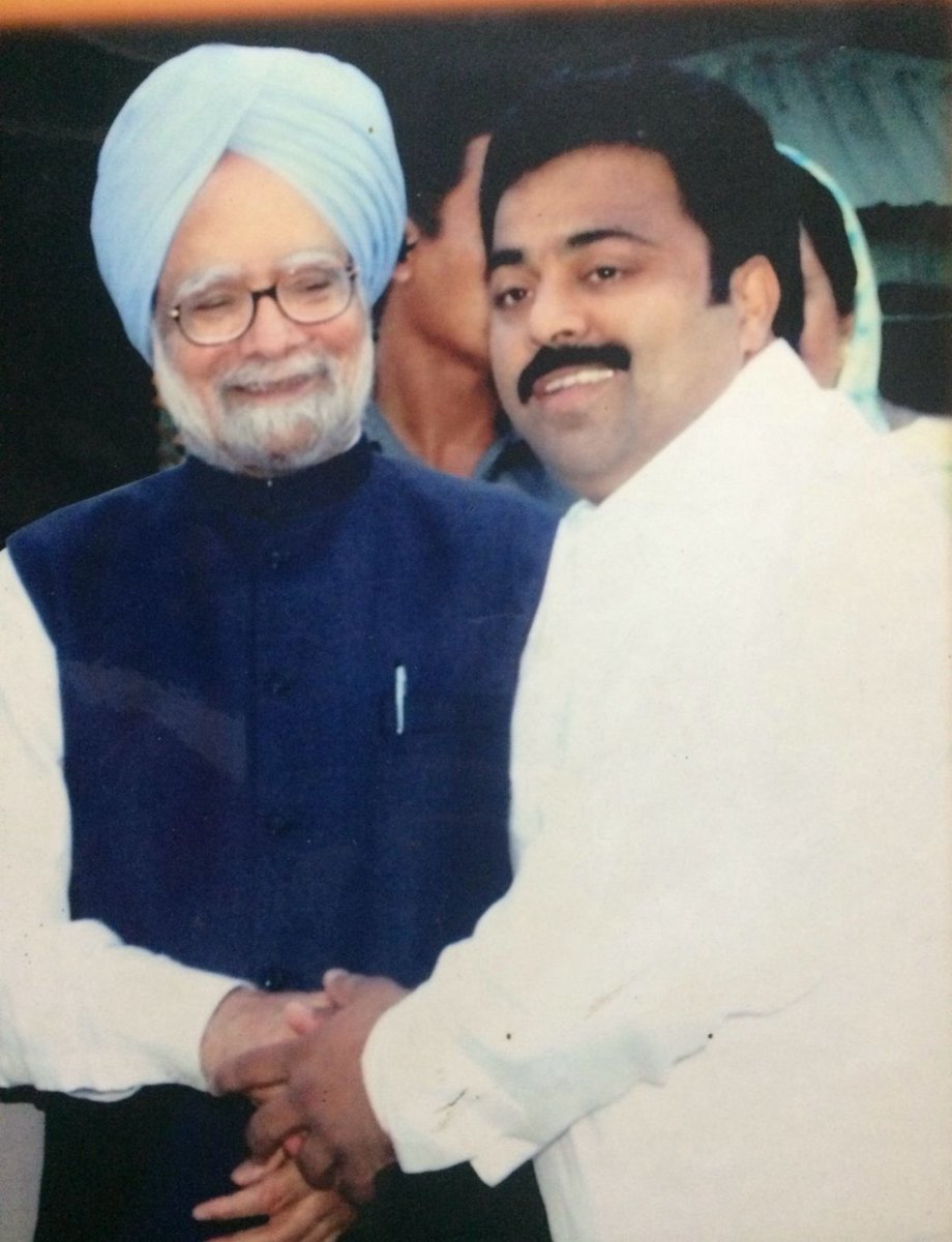 देश के पूर्व प्रधानमंत्री श्री डॉ मनमोहन सिंह जी की पुण्यतिथि पर ख़िराज़ ए अक़ीदत ।
<a href="/RahulGandhi/">Rahul Gandhi</a> <a href="/kharge/">Mallikarjun Kharge</a> <a href="/ajaymaken/">Ajay Maken</a> <a href="/ShayarImran/">Imran Pratapgarhi</a> <a href="/qazinizamuddin/">Qazi Nizamuddin</a>