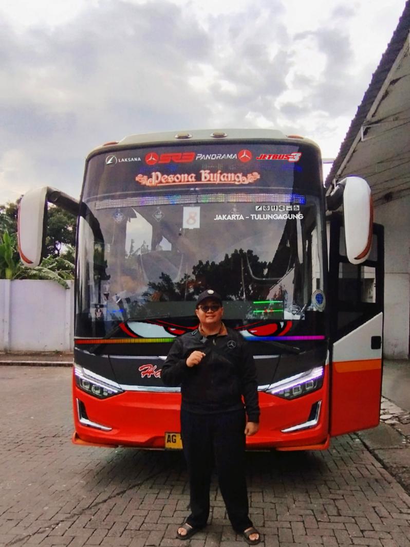 Katapaupau's tweet photo. Bismillah, Lanjut Jawa Timur 🚀
🚍 : Harapan Jaya SR3 HD Prime 🔥 #BUS_ID #BusMania 📸✨ https://t.co/ZxJMBeaUUa