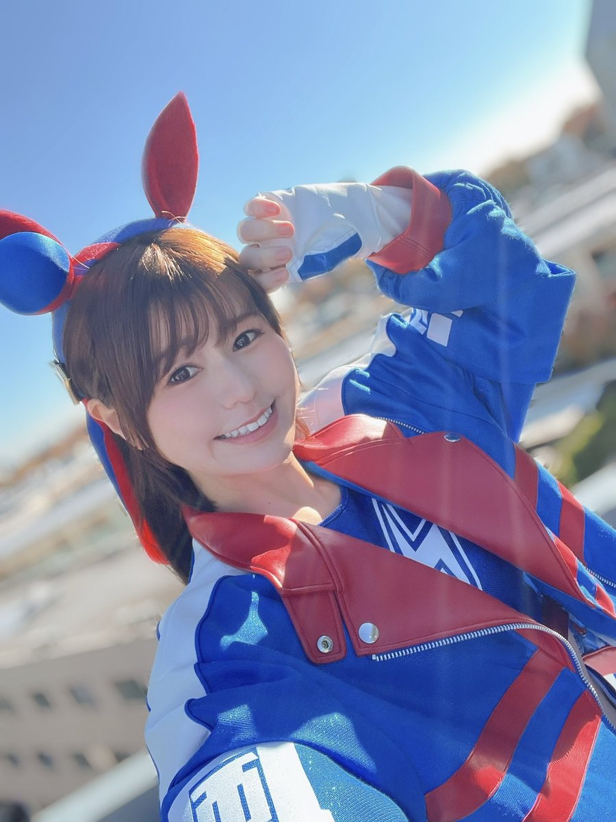 タマモクロスの勝負服！！！
着させていただきました！！
嬉しい！！！
念願………！！

キャストコラボグラビアがヤンジャンをジャック…！みんなとの撮影、バチバチに楽しかったです⚡️⚡️

シングレの最終話とともに、どうぞ…！

#ウマ娘 #シングレ #ヤンジャン