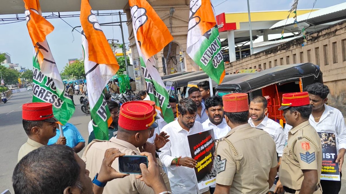 nagamadhu555's tweet photo. At📍 Puducherry New Bustand, Youth Congress members raised their voices demanding justice for the Unnao gangrape survivor.

The survivor was dragged on the streets for asking for justice, while the convicted rapist, Kuldeep Singh Sengar, a BJP leader, is out on bail.

When justice is delayed and the powerful are protected, silence is not an option. We will continue to raise our voices until justice is served.@IYC @ManishSharmaIYC @UdayBhanuIYC @MukeshraiYC