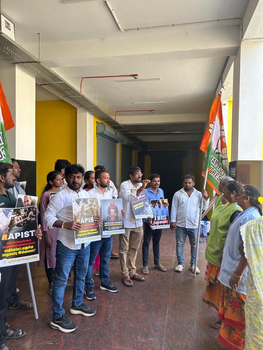nagamadhu555's tweet photo. At📍 Puducherry New Bustand, Youth Congress members raised their voices demanding justice for the Unnao gangrape survivor.

The survivor was dragged on the streets for asking for justice, while the convicted rapist, Kuldeep Singh Sengar, a BJP leader, is out on bail.

When justice is delayed and the powerful are protected, silence is not an option. We will continue to raise our voices until justice is served.@IYC @ManishSharmaIYC @UdayBhanuIYC @MukeshraiYC