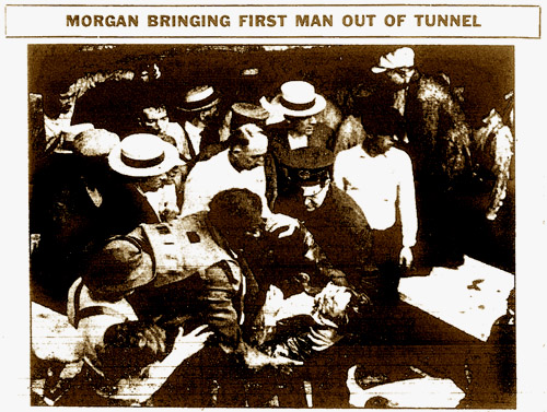 MyArrse's tweet image. Garrett Morgan invented Breathing Apparatus for Firefighters, when workers were trapped in a tunnel fire in Cleveland in 1916, Garrett was the only one brave enough to enter with his invention. He saved the lives of every man.
He also invented Traffic Lights.
He was a Black Man.