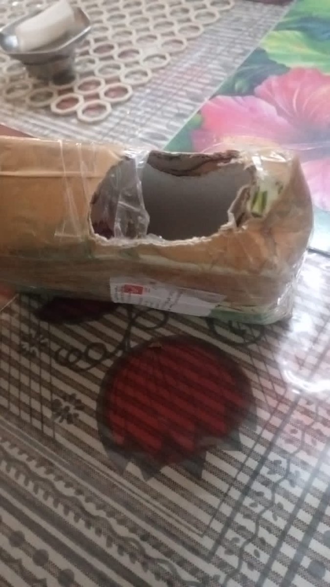 DiwanKriti's tweet photo. @IndiaPostOffice @JM_Scindia Pathetic state of india post! 
Cut, damaged, empty speed post parcels received 

Consignment # EK932551865IN 

@narendramodi https://t.co/HWDHdMczBR