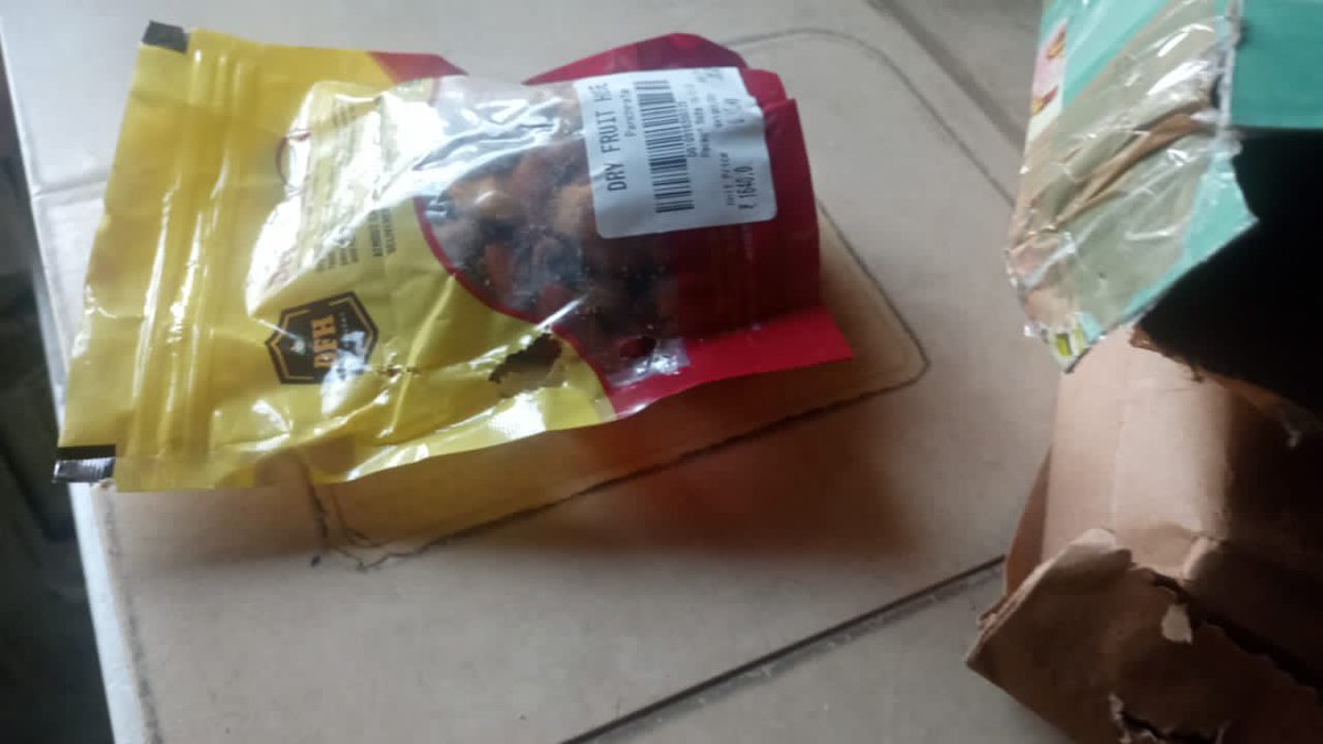 DiwanKriti's tweet photo. @IndiaPostOffice @JM_Scindia Pathetic state of india post! 
Cut, damaged, empty speed post parcels received 

Consignment # EK932551865IN 

@narendramodi https://t.co/HWDHdMczBR