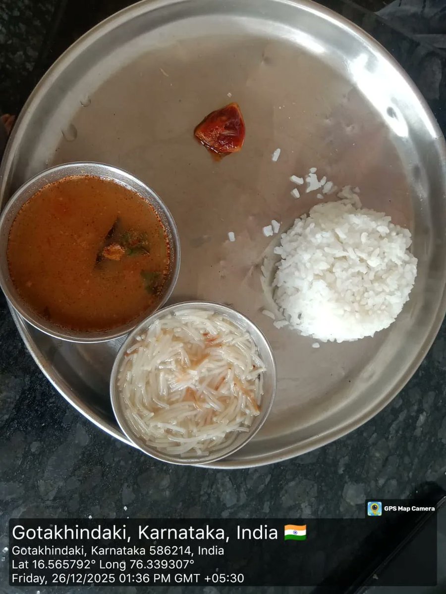 gotakhandiki's tweet photo. Lunch Time #SocialAudit_SWDMeals #SocialWelfare_Karnataka https://t.co/Z2HhhGeuEA