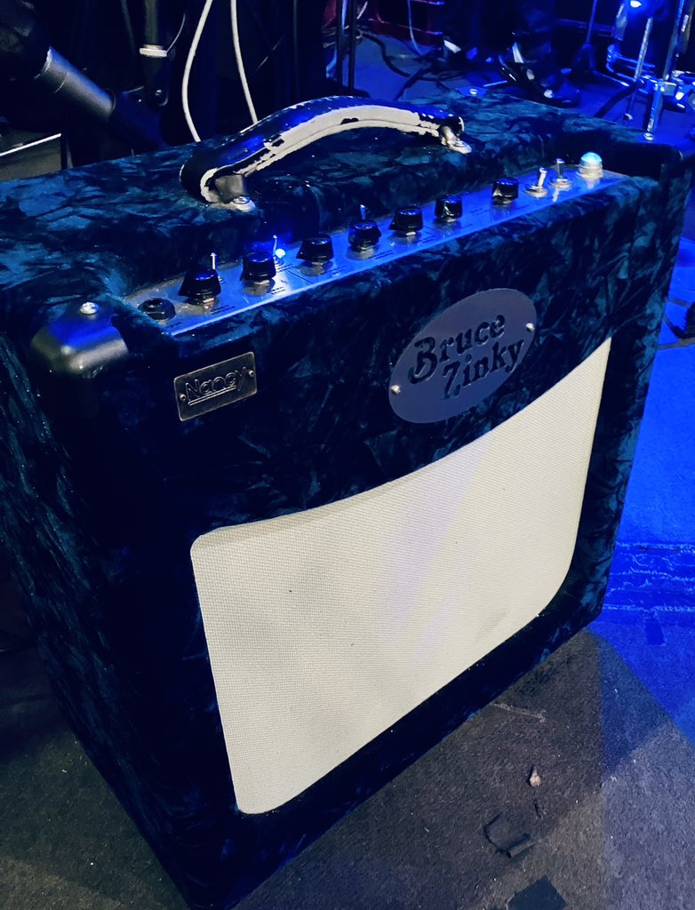 TAICHINAKAMURA's tweet photo. 「KUNIO KISHIDA “Go Another Way” New EP 発売記念ライブ!」
無事に終了しました。
今回のセッティングは、Nancyおなじみのzinkyアンプ、kanjiギター、Bluechipピックで弾きました。
エフェクト禁止令なので、ギターの個性が出まくりました。
#zinky
#kanjiguitar
#bluechip https://t.co/utZOCkZRme