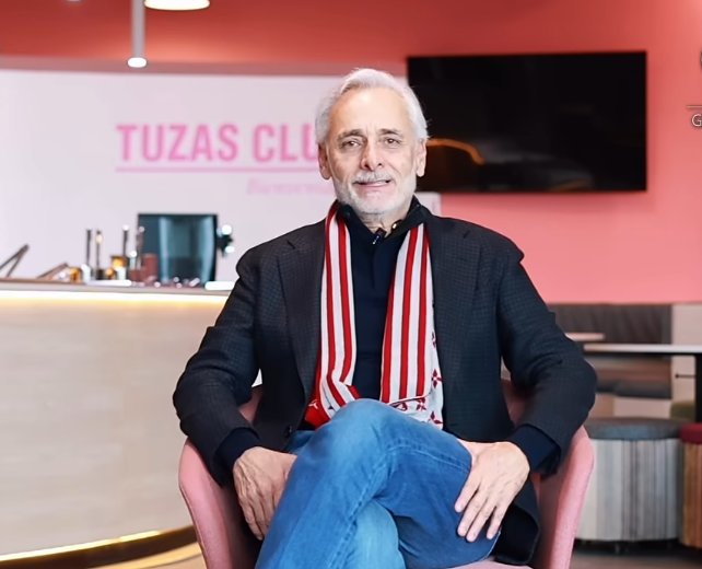 Sam_Crox's tweet image. Chusin, en el mensaje navideño de Pachuca, con pañuelo rojiblanco, no lo hubierais esperado, eh? 🤔😉😄