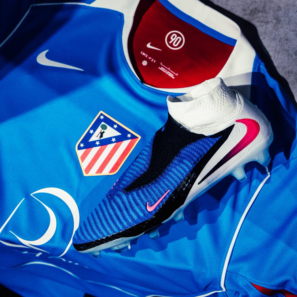 Keeping it Blue and Simple 📷📷
Nike Attack Pack กับเสื้อ Jersey ฤดูกาล 2025/26 สีน้ำเงิน

#AriFootball #FootballForAll #ฟุตบอลของทุกคน