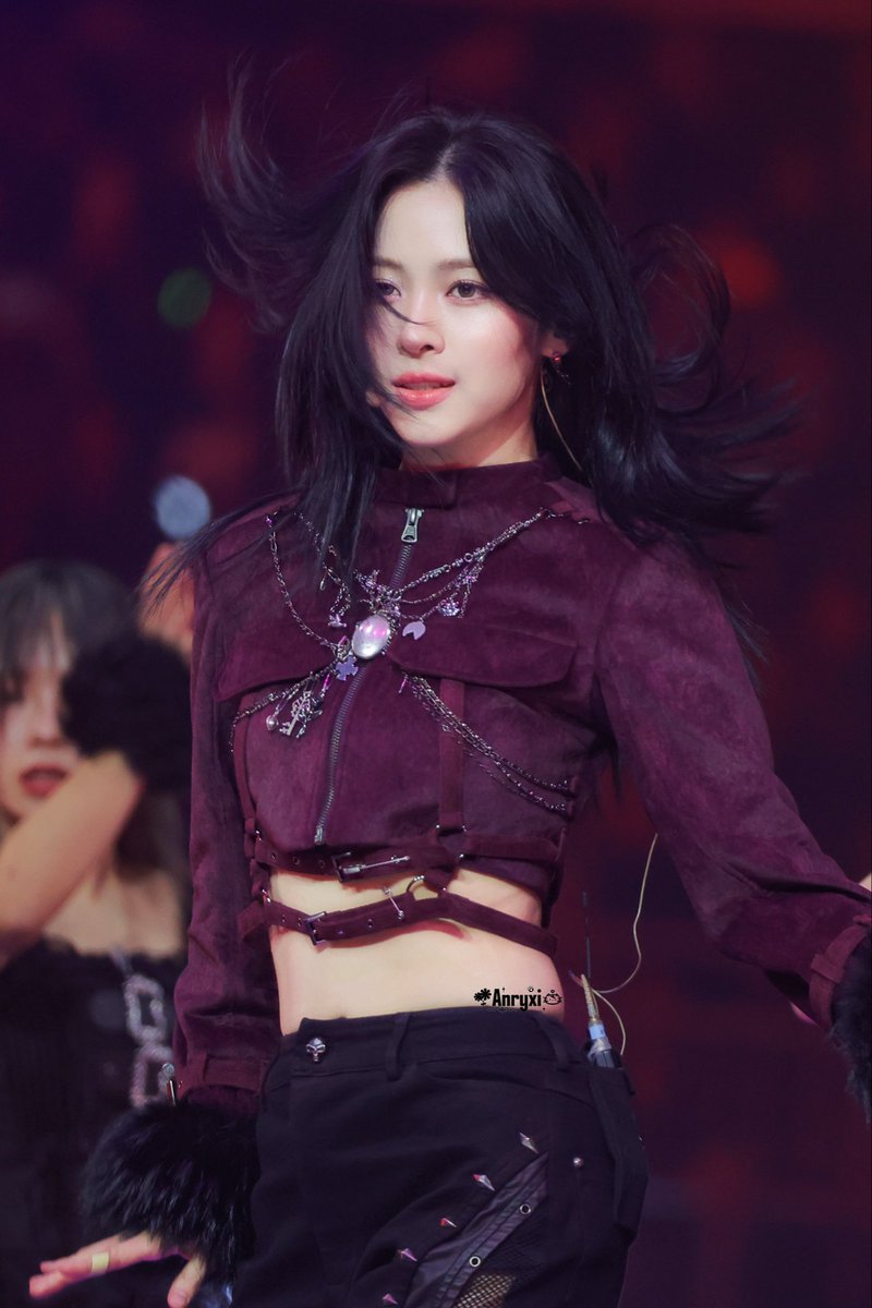 _Ryunicorn's tweet photo. 251225 SBS Gayo Daejeon

Crazyyy🔥

#류진 #RYUJIN 
#있지 #ITZY https://t.co/mzTqxs7fCs