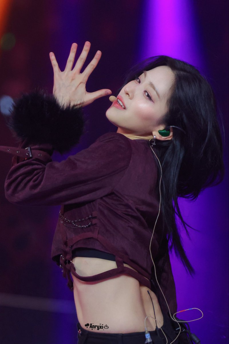 _Ryunicorn's tweet photo. 251225 SBS Gayo Daejeon

Crazyyy🔥

#류진 #RYUJIN 
#있지 #ITZY https://t.co/mzTqxs7fCs