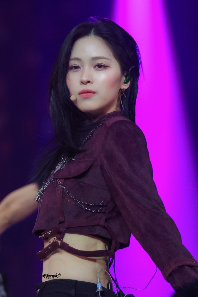 _Ryunicorn's tweet photo. 251225 SBS Gayo Daejeon

Crazyyy🔥

#류진 #RYUJIN 
#있지 #ITZY https://t.co/mzTqxs7fCs