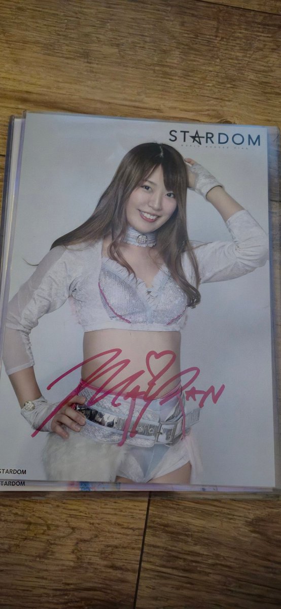 Got more signed Giulia things yesterday. 😊 今日、ジュリアのサイン