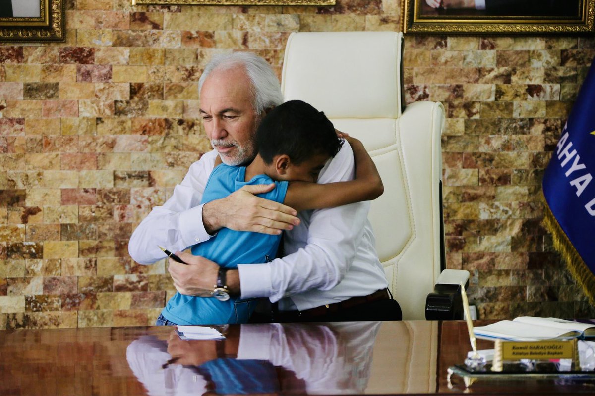 Ne olursan ol, göründüğün kadarsın. 
Nasıl görünürsen görün,
karşındakinin seni gördüğü kadarsın..
Hz.Mevlâna

Cuma’nın hayrı ve bereketi üzerinize olsun. 
Selam ve Dua ile…