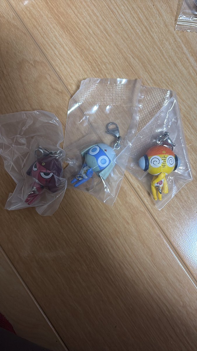 ケロロ軍曹 グッズ交換
ケロロ軍曹繋げてチャーム
求 ギロロ伍長キーホルダー
譲 写真の中ならなんでも！
ちょっと前のグッズですみません💦
対応できる方いれば、よろしくお願いいたします🙏 #ケロロ軍曹 #グッズ交換