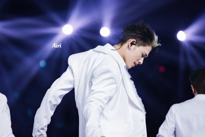 ほんとにカッコよすぎますよね？
で、それを踏まえて…
その髪はなんという名前なんですか？
センス爆発すぎて困るゆですが？？？🤦🏻‍♀️🤦🏻‍♀️