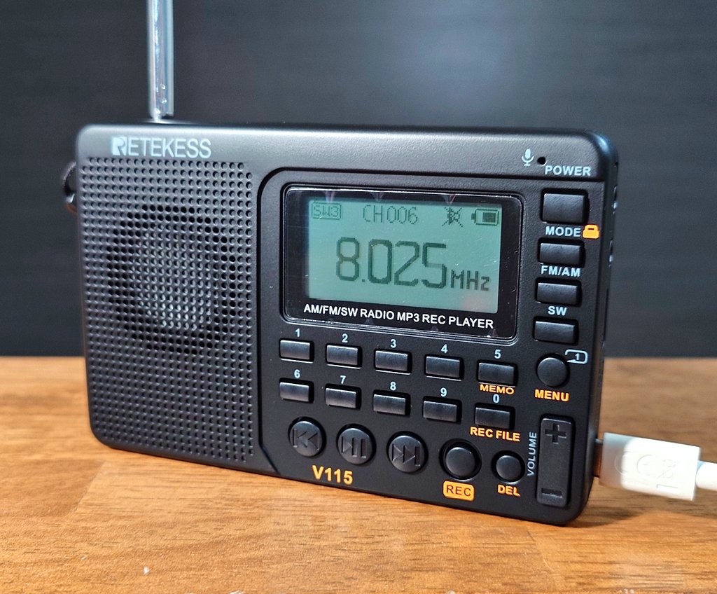 MT1063's tweet photo. 新しい仲間がラインナップ
これで部屋でKTWR聴けるかな？受信性能は如何に？？
#RETEKESS
#Radio
#ラジオ
#短波ラジオ
#KTWR 週末の楽しみ https://t.co/7JVROgcC0x