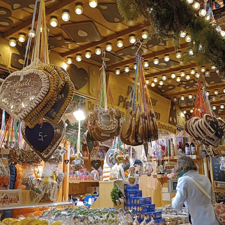 Project8kenden's tweet image. 専らサイトで更新してるのでこっちが手つかずに😅
今年のクリスマスの様子🎄
具材がキャベツだけのパスタを初めて見つけてめちゃくちゃ美味しくてびっくり…ドイツの焼きそばだと思いました😂
クリスマスマーケットで見たものなど詳細はサイトのLifelogに上げてます

8kenden.com