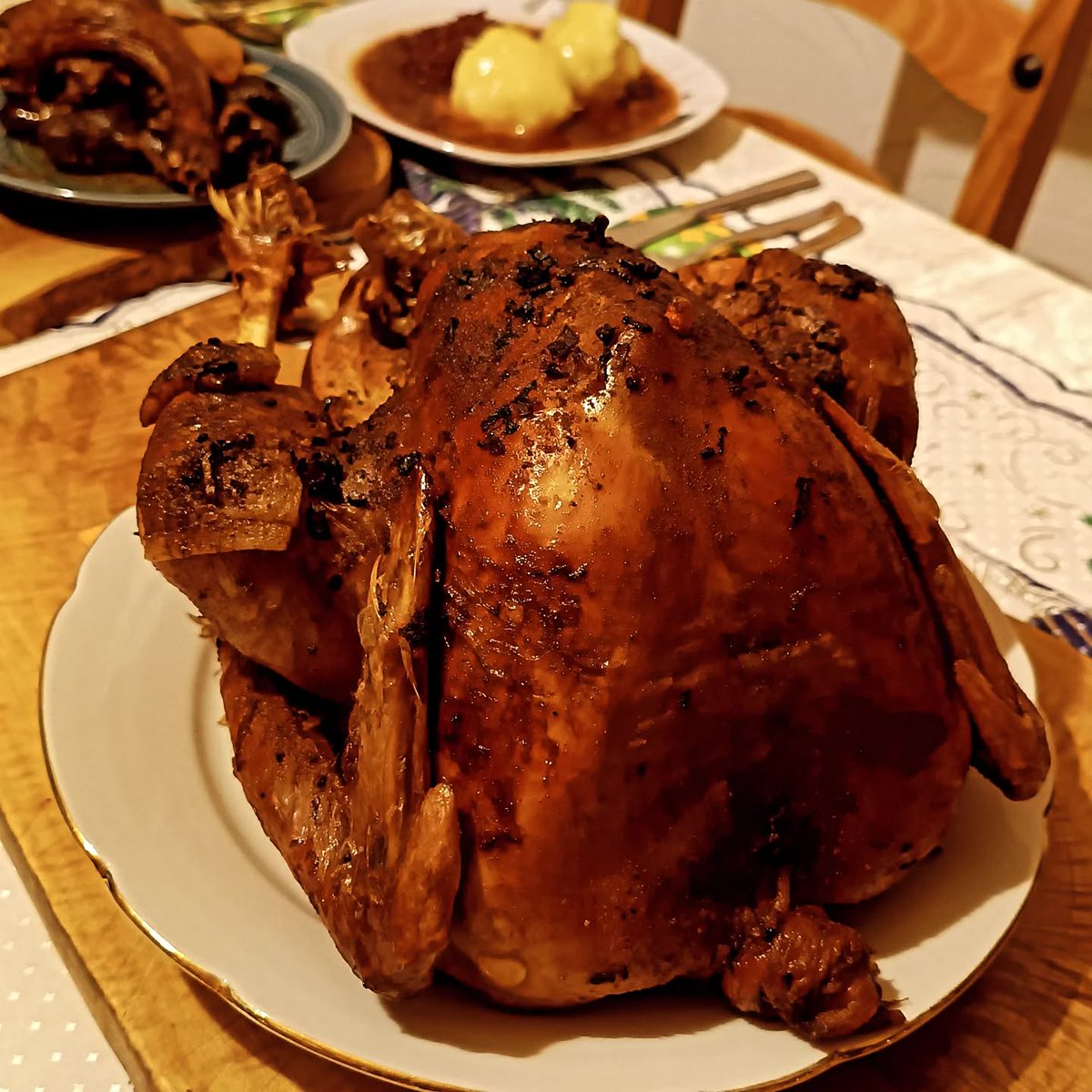 Project8kenden's tweet image. 専らサイトで更新してるのでこっちが手つかずに😅
今年のクリスマスの様子🎄
具材がキャベツだけのパスタを初めて見つけてめちゃくちゃ美味しくてびっくり…ドイツの焼きそばだと思いました😂
クリスマスマーケットで見たものなど詳細はサイトのLifelogに上げてます

8kenden.com