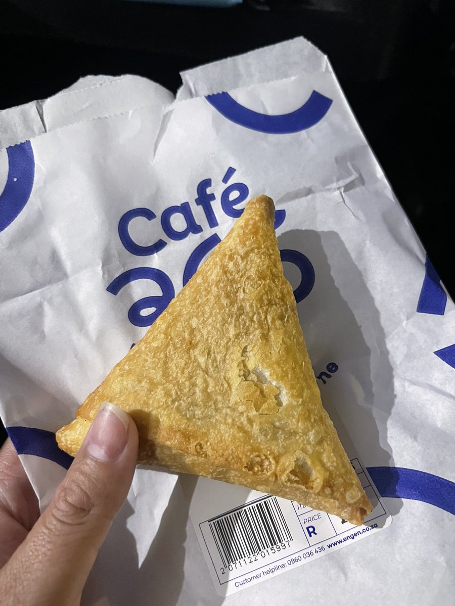 Stopped at Constantia Woolies and felt hungry. They had golden pockets. Said cheese and corn golden pockets 😭😭😭