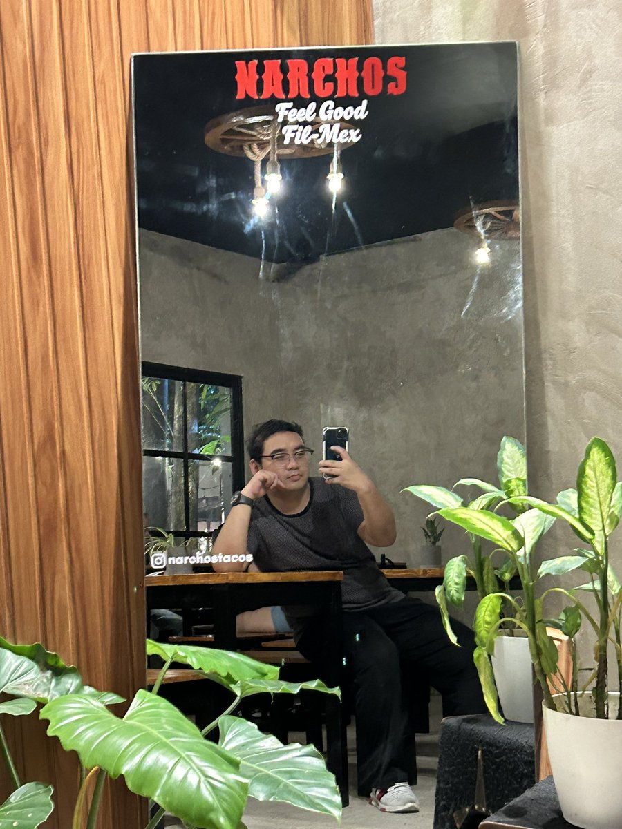 L 👅 R tweet media