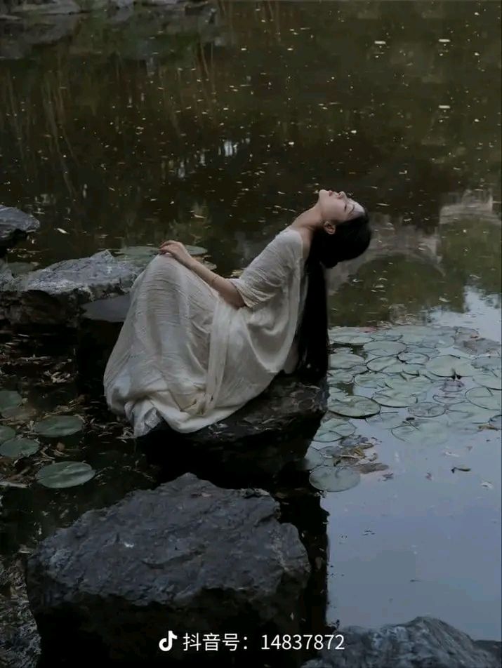 elemmiressoul's tweet image. 𝑚𝑜𝑜𝑑.