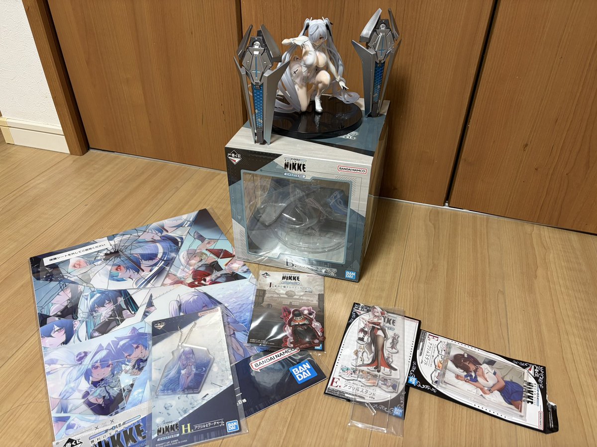 戦利品を٩( 'ω' )و シンデレラずくしで私歓喜‼️ このミラーチャーム