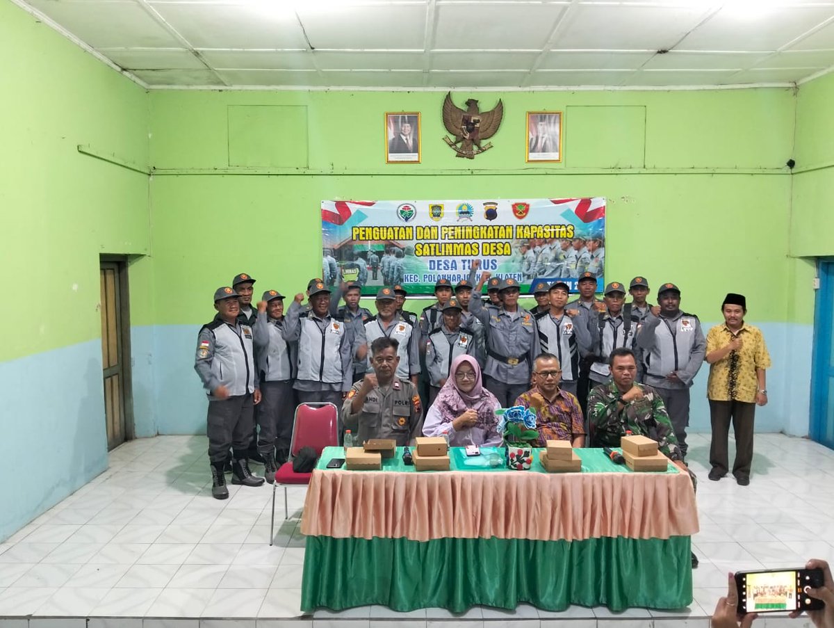 KPolanharjo's tweet photo. Batituud koramil 15/ PLH Pelda Samsu Raharja melaksankan giat penguatan dan peningkatan kapasitas linmas desa turus kec polanharjo kab klaten
@kodim_0723_klaten 
@korem074wrt_solo https://t.co/w6Gct8jFY2