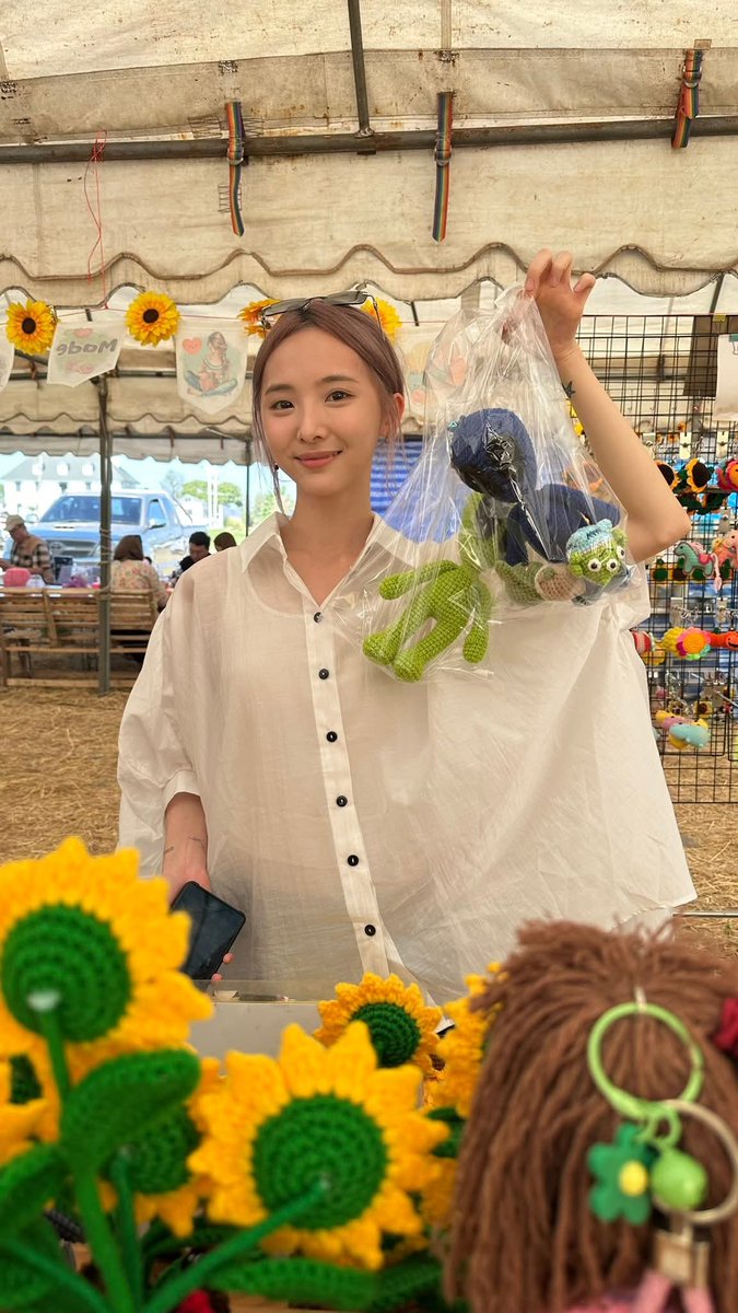 เมื่อเข้าไปจะลงขายของเจอลูกสาวในกลุ่ม  แล้วที่ลูกถือถุงในมือนั้น👽 เอเลี่ยน,โยดา 😁

#nenevader #QalaNôir