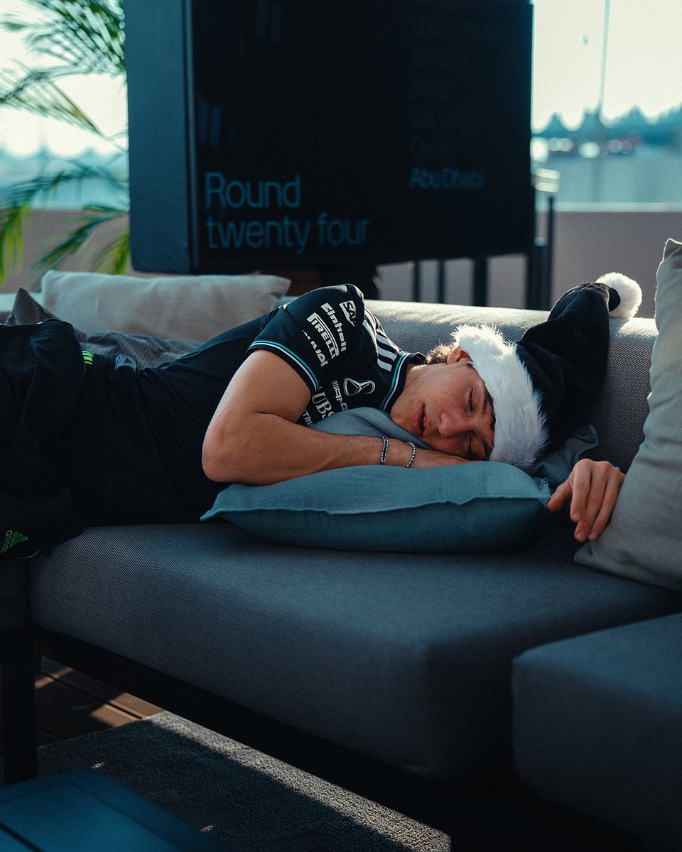 MercedesAMGF1's tweet image. Boxing Day summed up 😴🎄