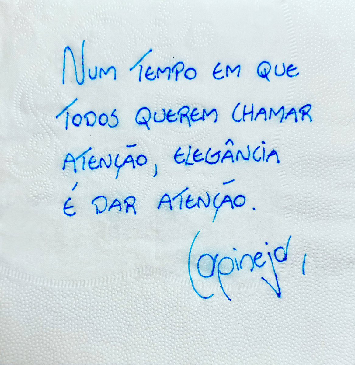 CARPINEJAR's tweet photo. Quem escuta é chique. https://t.co/Ss0uUMrZ2g