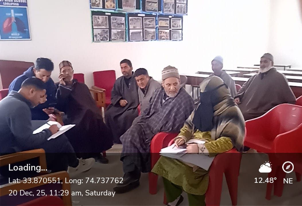 bdonagam's tweet photo. #GoodGovernanceWeek2025 
#PrashasanGaonKiOre 
Redressal of Public Grievances during Good Governance week 2025 at Panchayat Halqa Lolipora 
Block Nagam https://t.co/gbclMldO3S