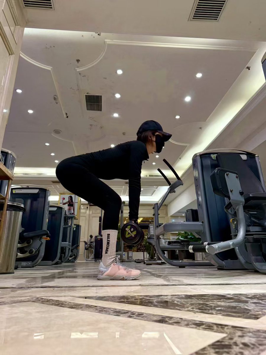 Samantha tweet media