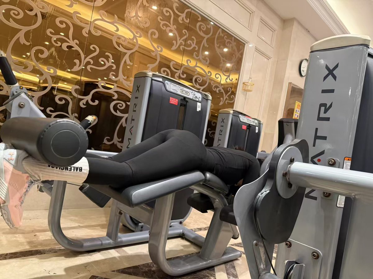 Samantha tweet media