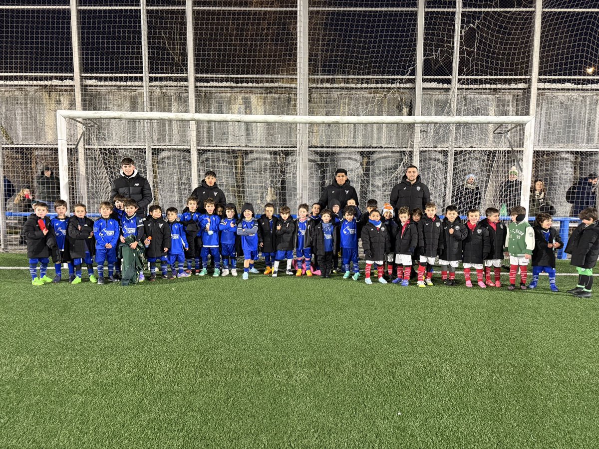 CFMadridRio's tweet photo. Algunas imágenes torneo de debutantes del 22 de diciembre en Madrid río💙

Mini torneo donde predomino, el deporte, la amistad, el compañerismo y sobre todo la diversión por este maravilloso deporte⚽️ 

Gracias a @innovamoratalaz 

Acompañados de @SolucionDentalE https://t.co/onR5QkbRUk