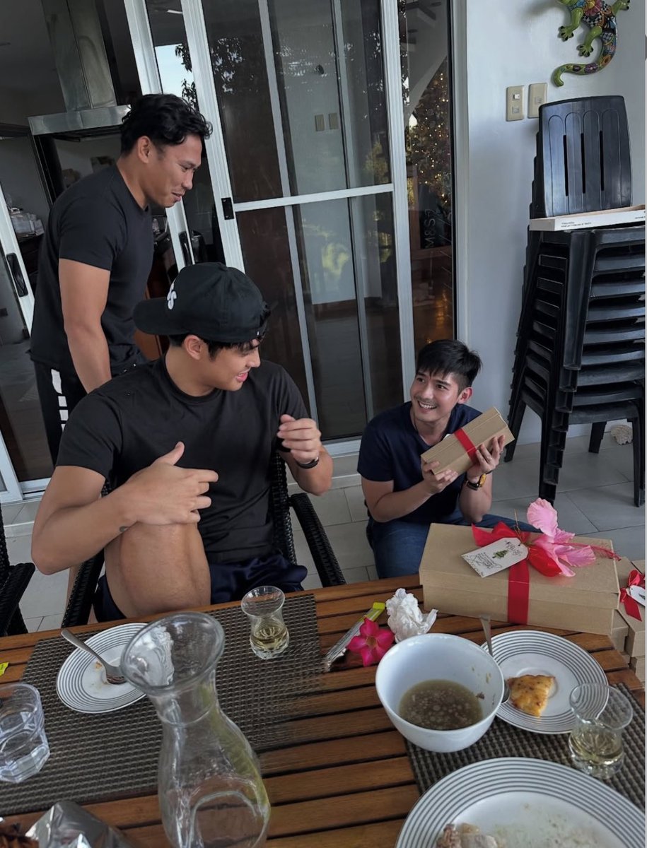 pixie_dusssttt's tweet photo. Donny and Belle with Kuya Robi 🫶

#DonBelle 
#BelleMariano 
#DonnyPangilinan https://t.co/qyF4OTmbfF