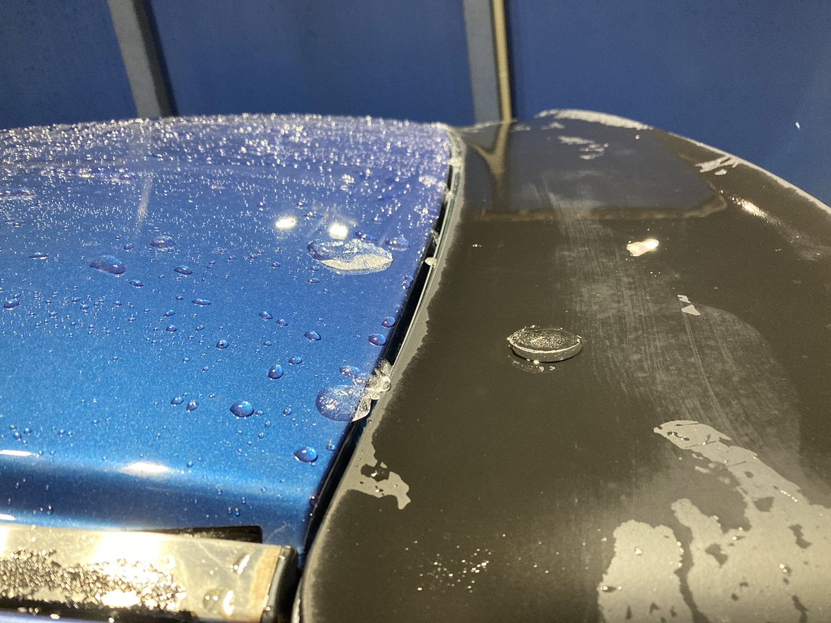 定時退勤からの今年最後の洗車🚙
なんか雪が舞ってるしルーフ凍ってるし…🥶
でも他にも洗車してる人いる(笑)