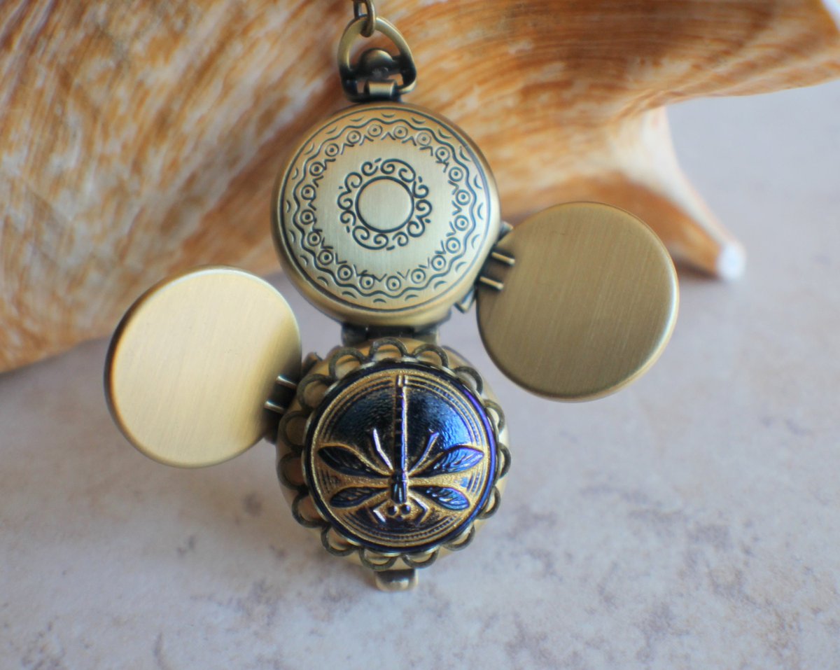 charsfavorite's tweet photo. Capture memories beautifully with the Blue Dragonfly Multi Photo Locket for just $75.00. Wear your cherished moments wherever you go! #JewelryDesign #MemoryKeeper
Shop Now https://t.co/6rvL7hLaXH https://t.co/ZFc0rAEo4E