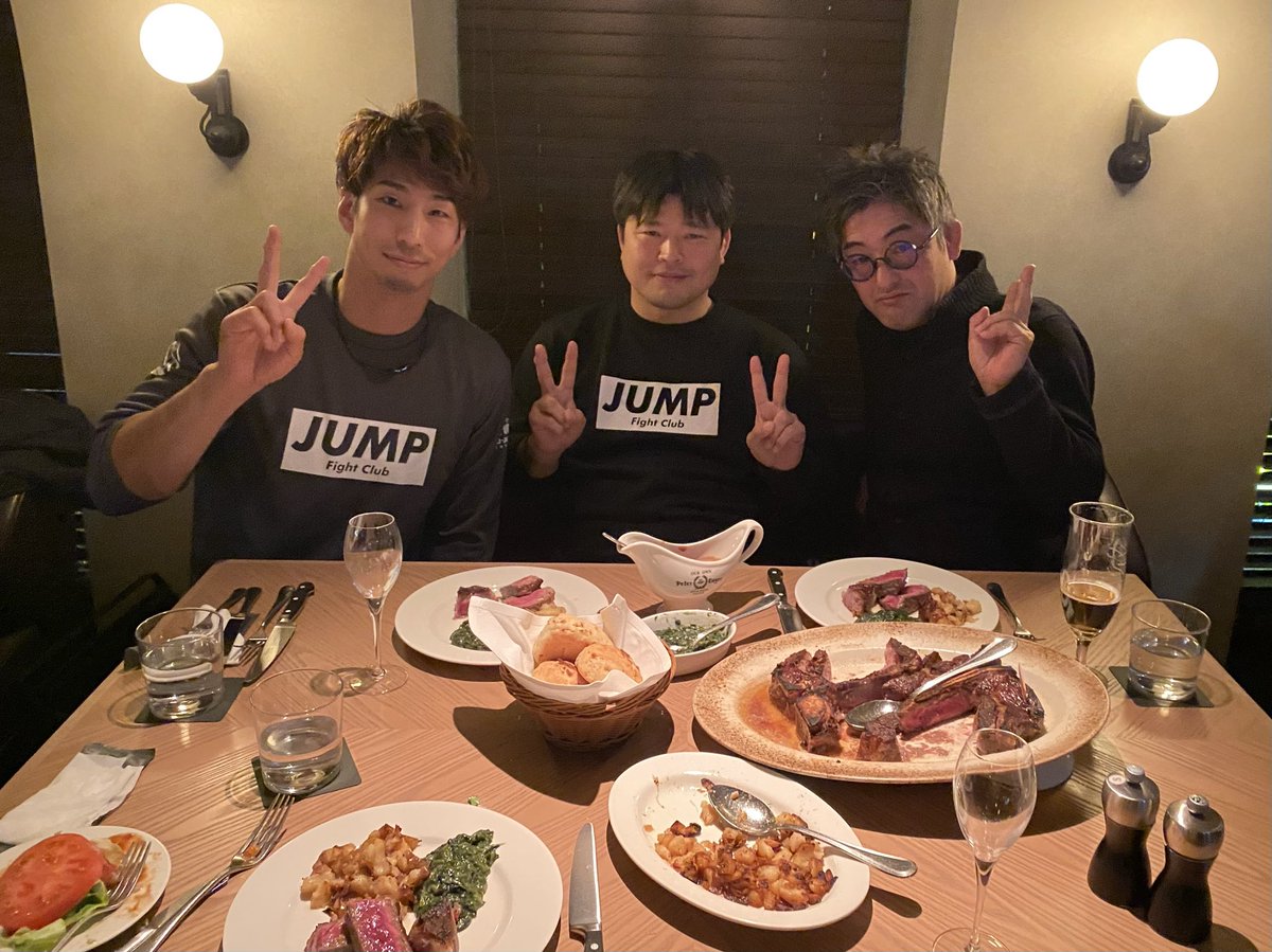 onose_redips's tweet photo. しんすけ先生と藏本さんと忘年会。今年も1年間ありがとうございました。来年もよろしくお願いします！ https://t.co/7uhjoNSShg