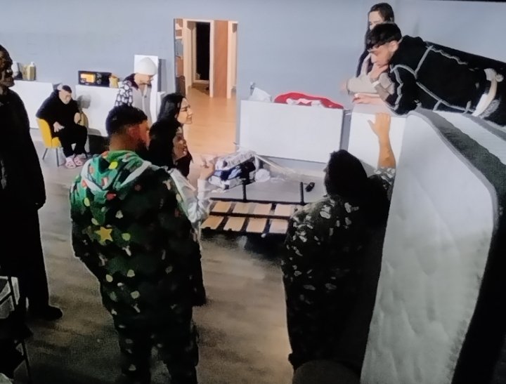 locrack's tweet image. #LaCasaDeLosGemelos2D18 #LaCasaDeLosGemelos2D19 
A ver qué todo es show , que cuando acabe se irán de fiesta todos juntos ,
QUE NOS ESTAN DANDO EL MEJOR REALITY DE LA HISTORIA