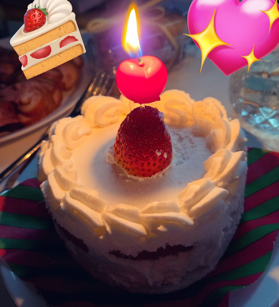 크리스마스 당일에 반짝이들과 즐거운 시간 보내면서 먹은 케이크와 오리고기이이